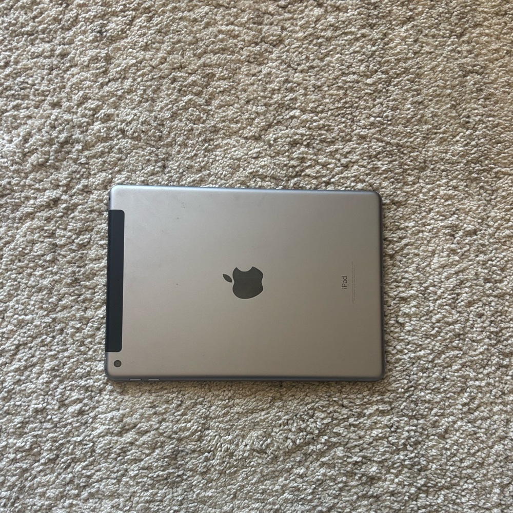 Apple iPad 5th Gen (AT&T) 9.7” Space Gray - Picture 4 of 4
